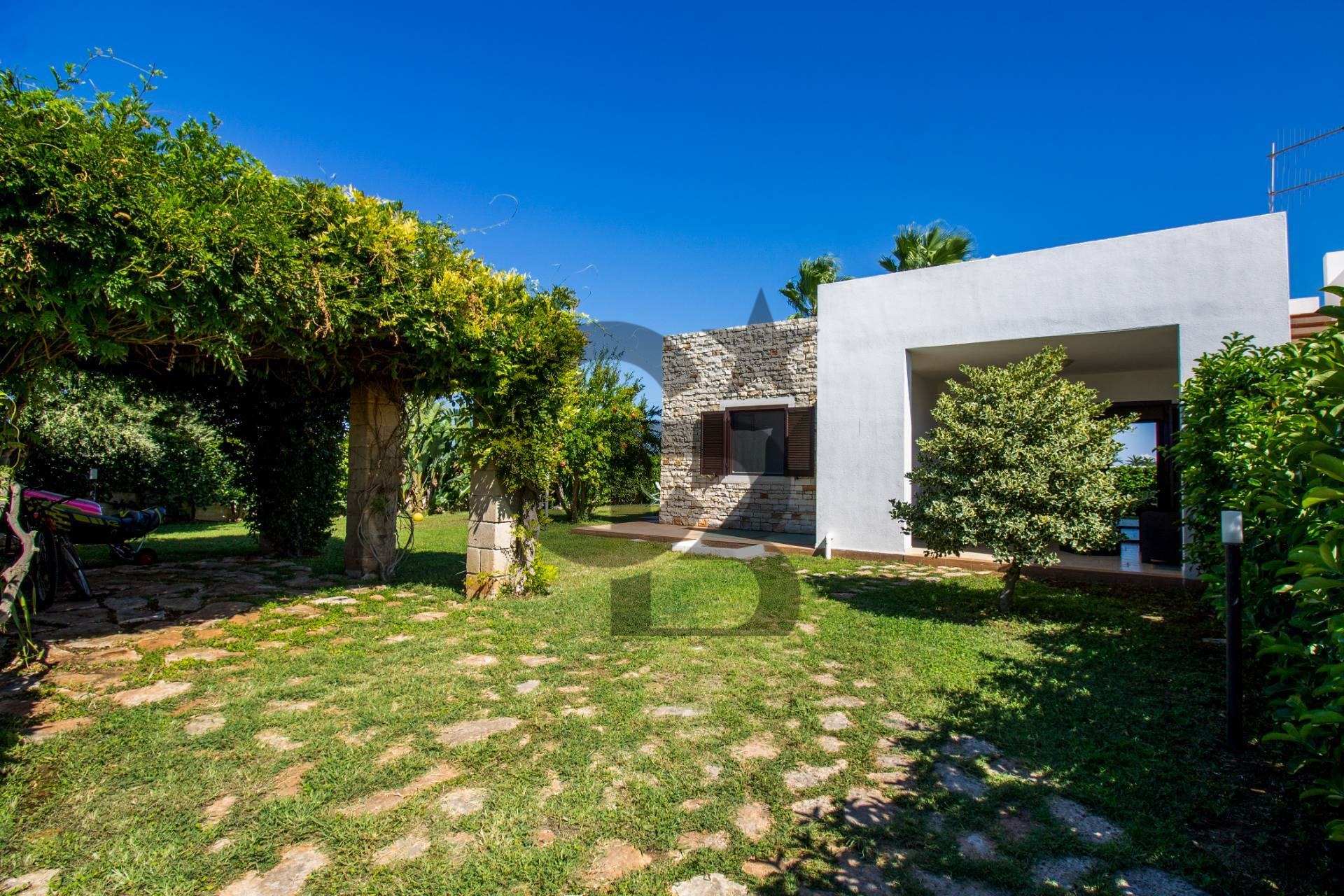 Villa — Ostuni